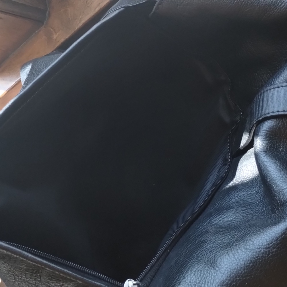 Kenneth Cole Reaction Laptop Messenger Bag - Picture 7 of 16